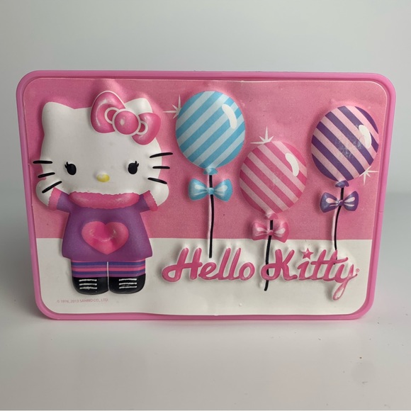 Hello Kitty Bundle includes Pachici board game, tiny plushie, bracelet & box - Picture 6 of 6